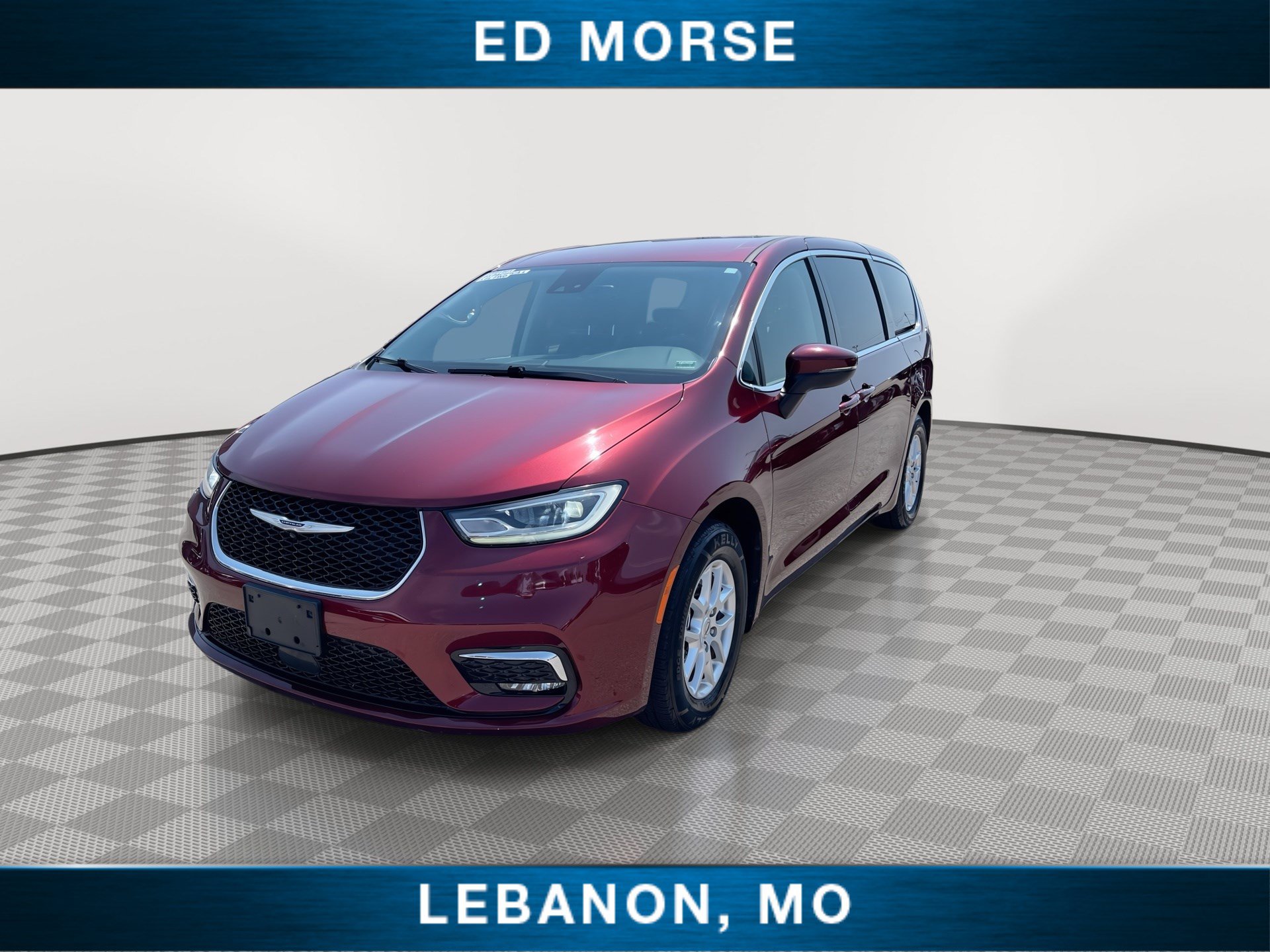 Used 2023 Chrysler Pacifica Touring-L FWD image 4