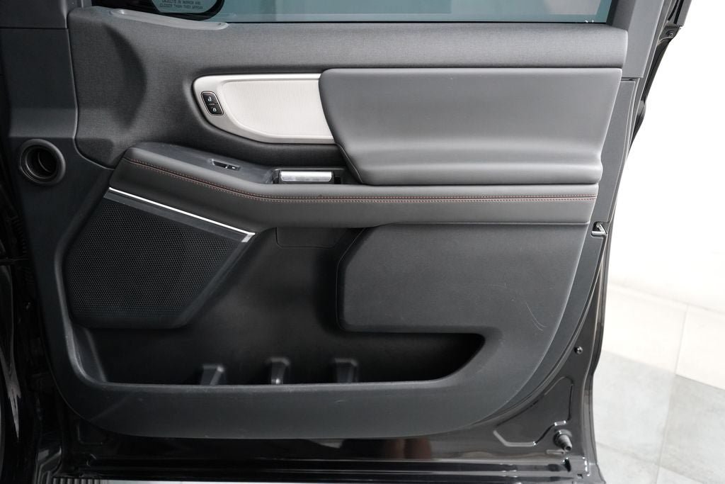 Certified 2025 Ford Expedition Active AWD/4WD image 33