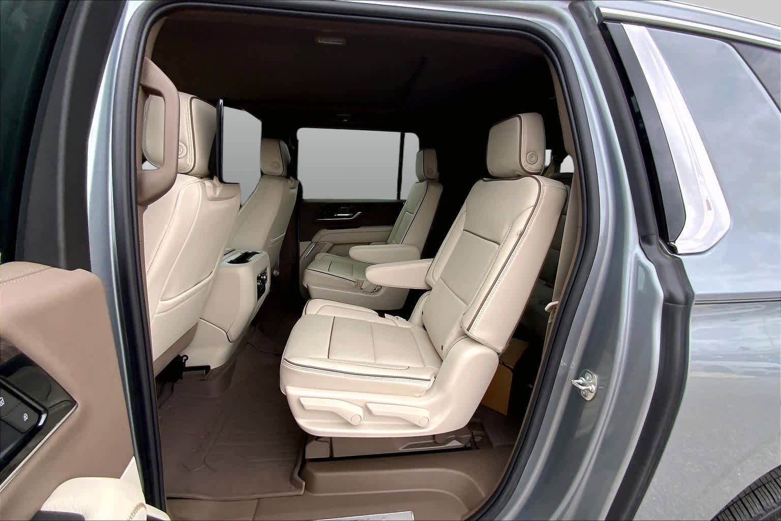 Used 2025 GMC Yukon XL Denali w/ Denali Reserve Package AWD/4WD image 21