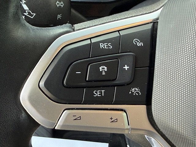 Used 2023 Volkswagen Jetta SE w/ Panoramic Sunroof Package image 11