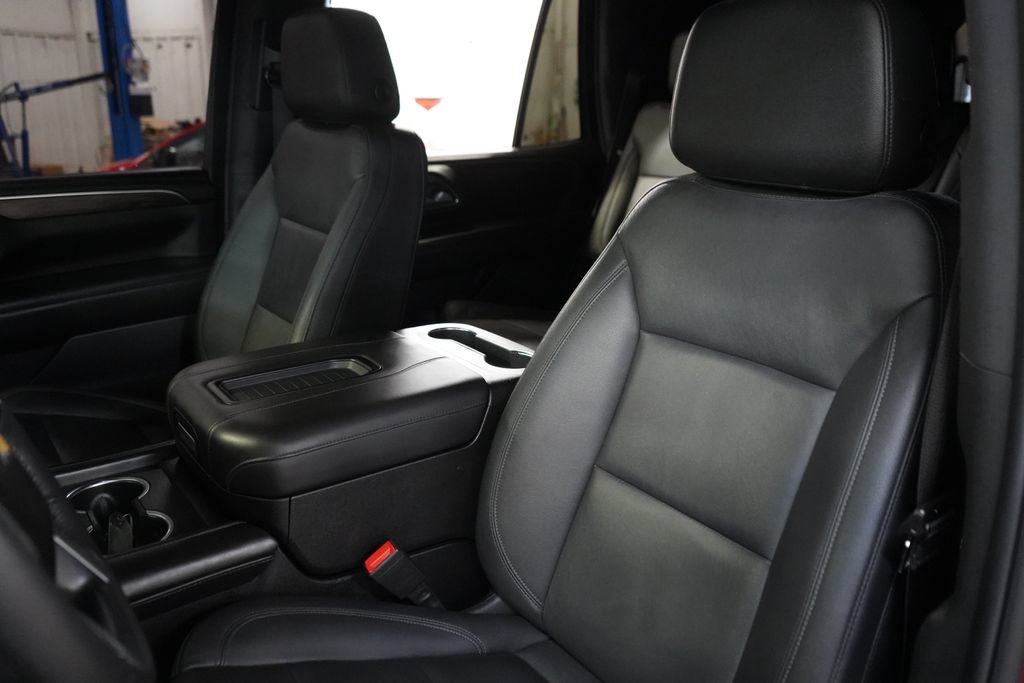Used 2022 Chevrolet Tahoe LT w/ Luxury Package AWD/4WD image 17