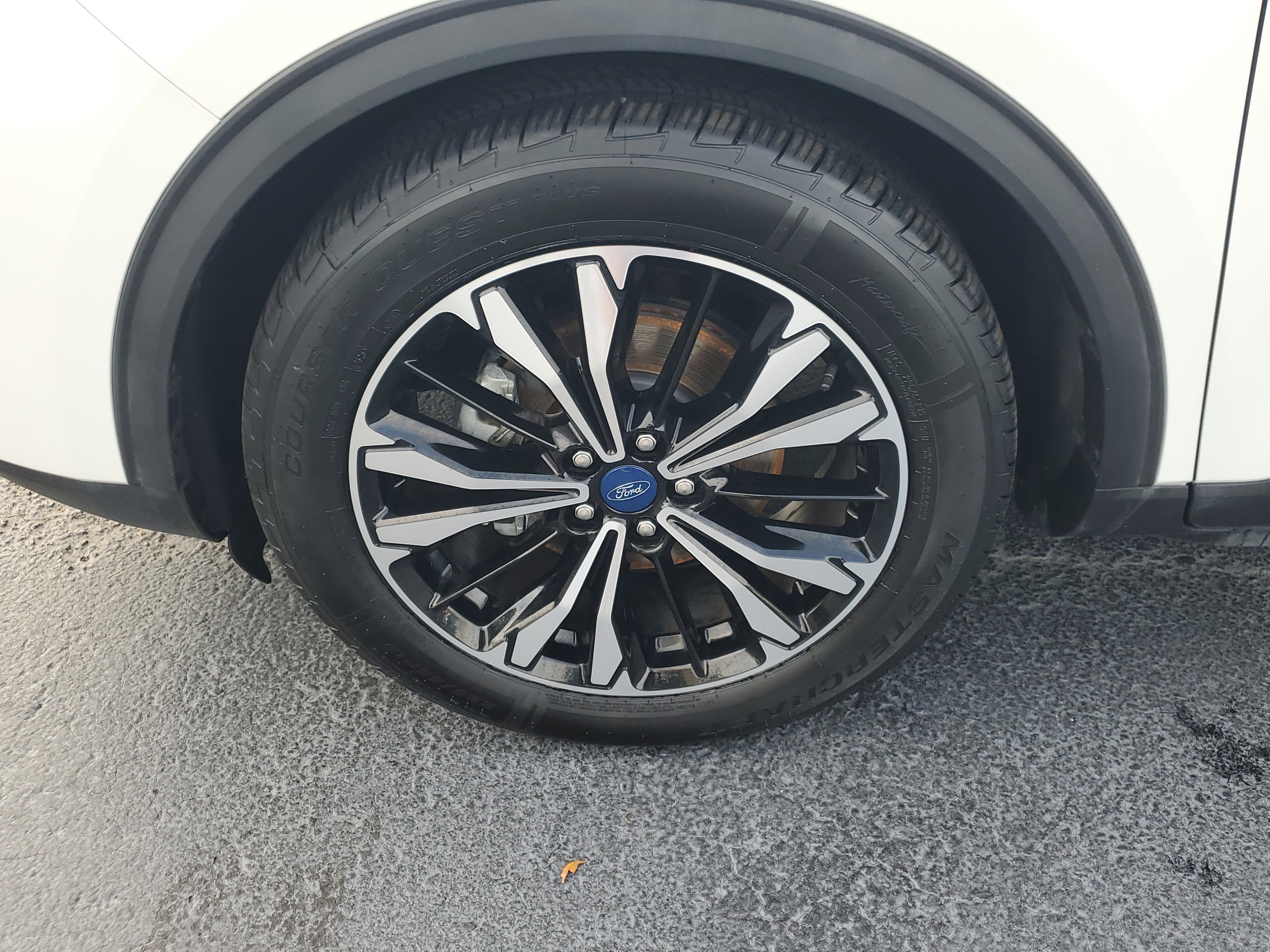 Certified 2021 Ford Escape SE w/ SE Sport Appearance Package image 5