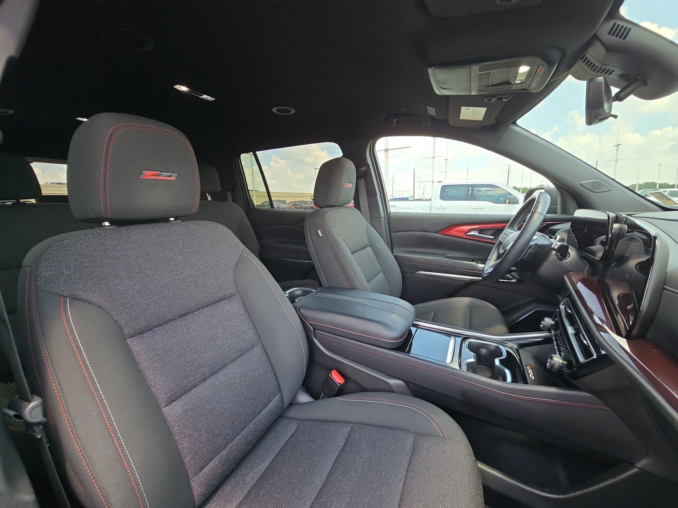 Used 2024 Chevrolet Traverse Z71 w/ Enhanced Driving Package AWD/4WD image 32