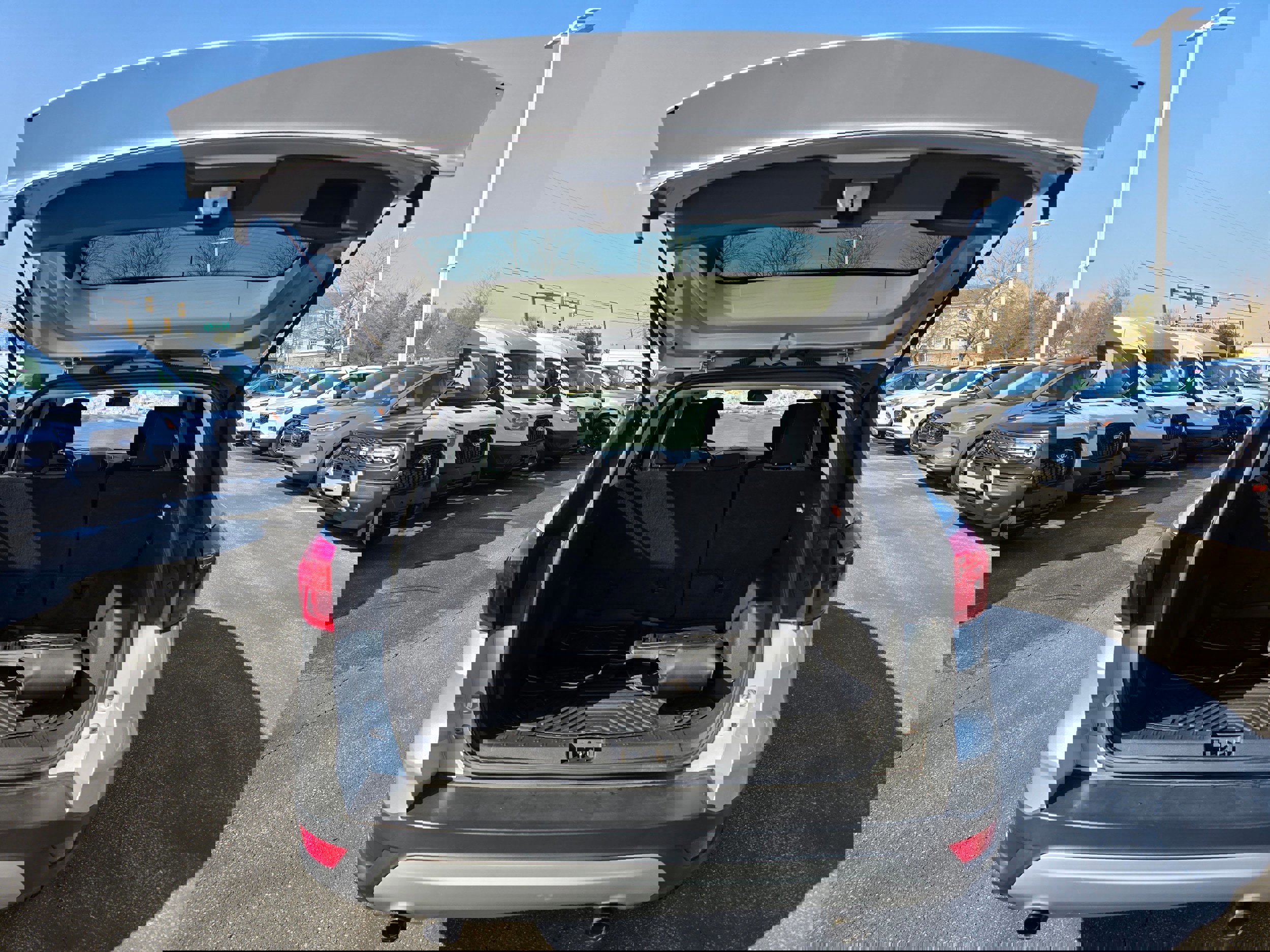 Certified 2019 Ford Escape SE image 9