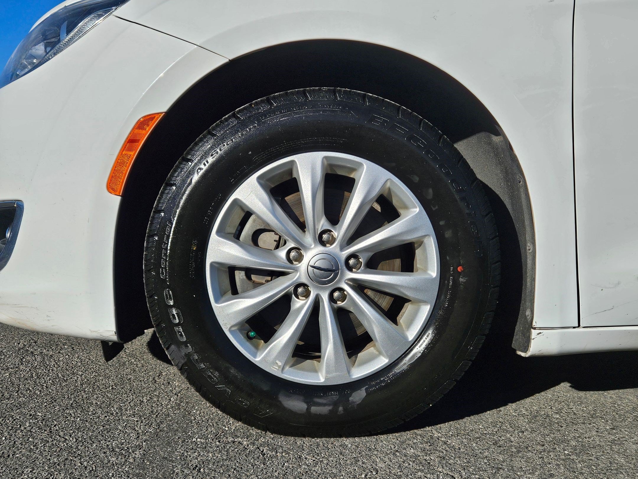 Used 2017 Chrysler Pacifica Touring-L FWD image 13