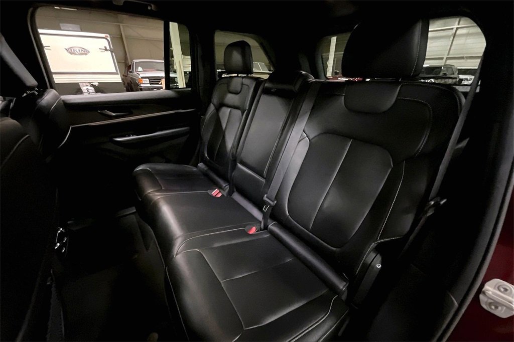 Used 2024 Jeep Grand Cherokee Limited image 24