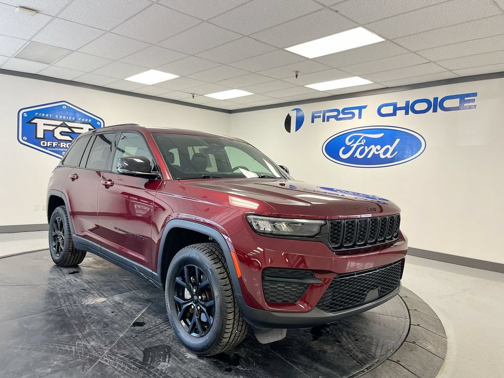 Used 2025 Jeep Grand Cherokee Altitude AWD/4WD image 18