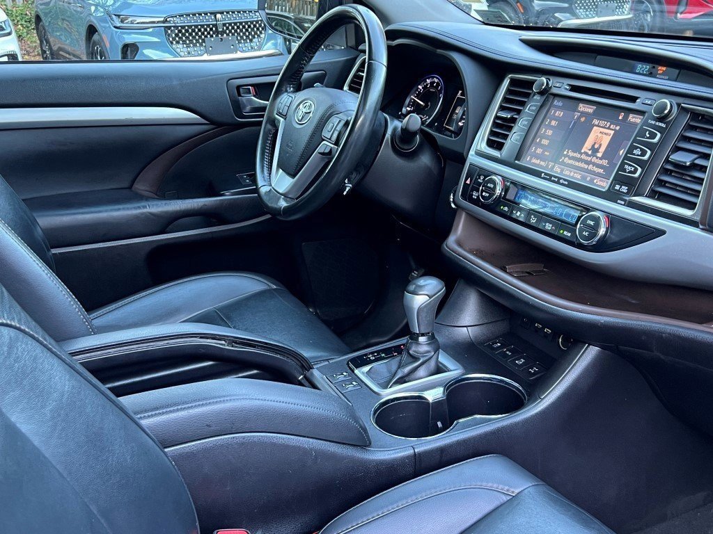 Used 2019 Toyota Highlander XLE image 12