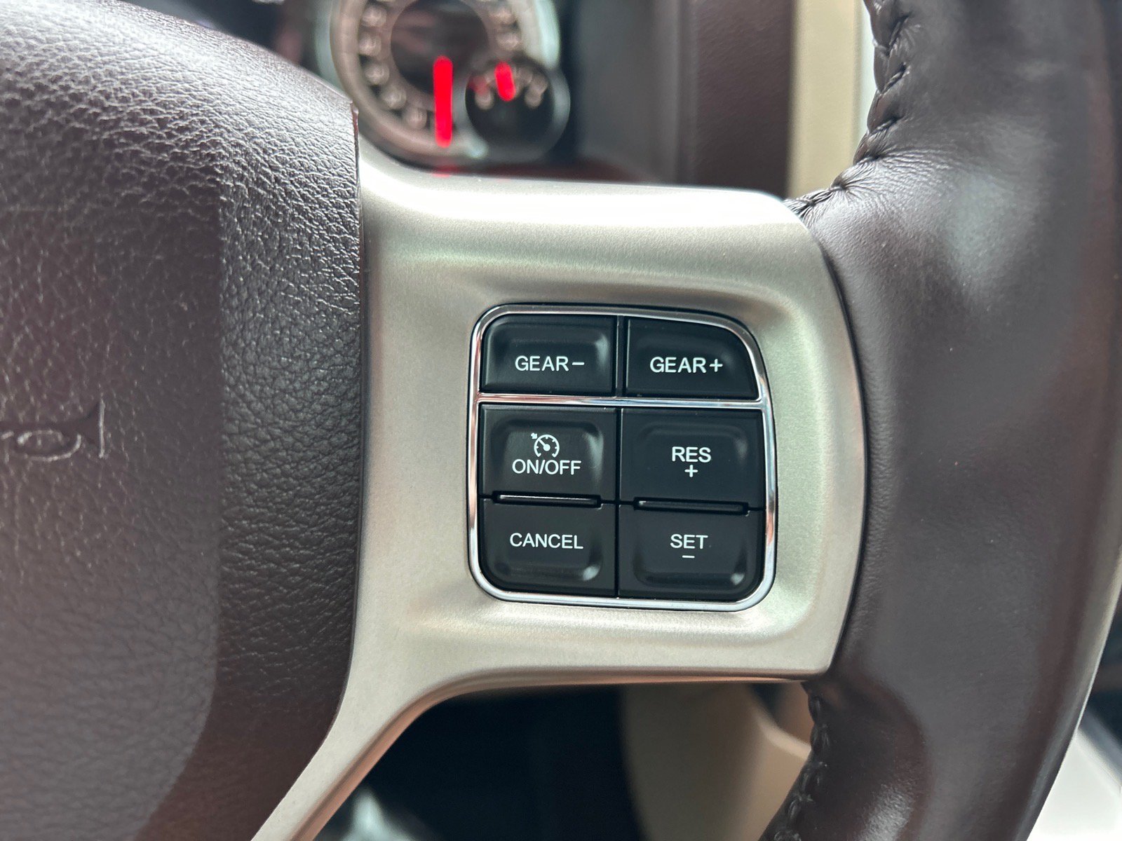 Used 2018 RAM 1500 Laramie w/ Convenience Group AWD/4WD image 24