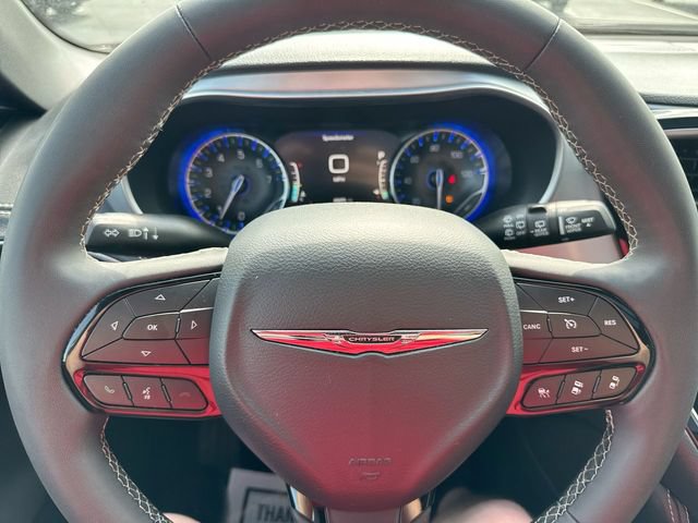 Used 2025 Chrysler Pacifica Limited FWD image 14