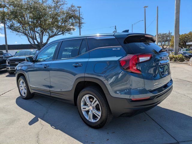 Used 2024 GMC Terrain SLE image 2
