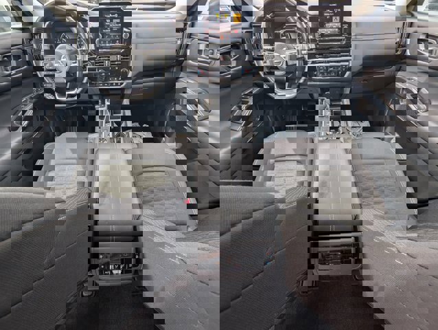 Used 2024 Nissan Pathfinder SV w/ SV Premium Package image 26