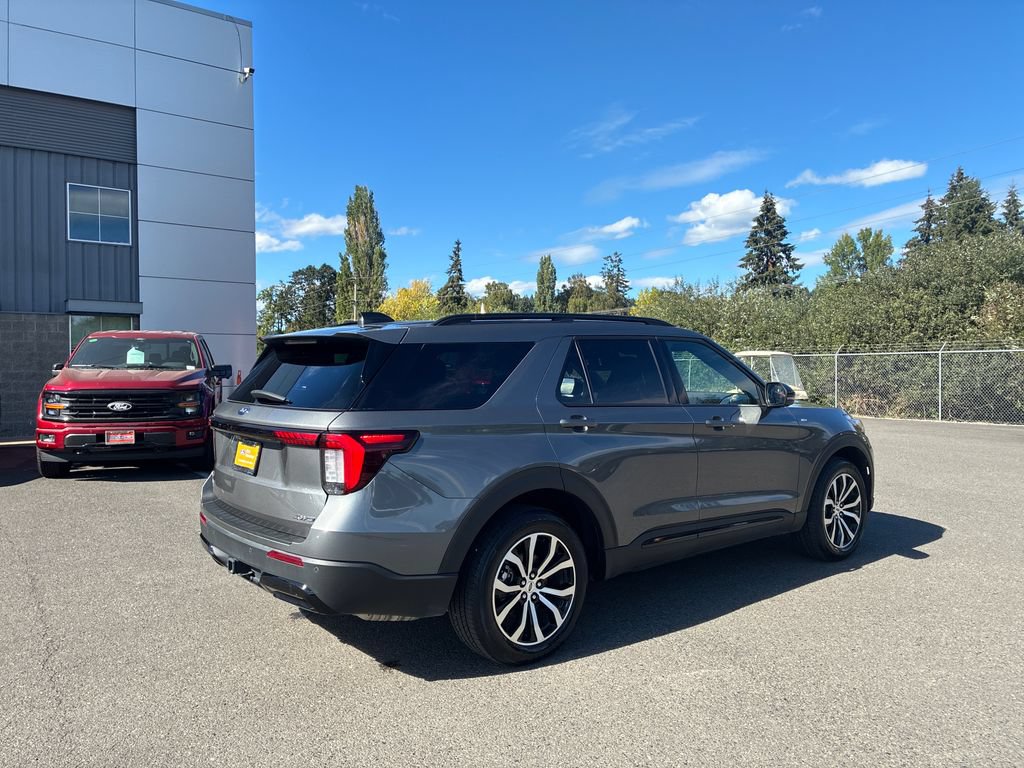 Certified 2025 Ford Explorer ST-Line AWD/4WD image 7