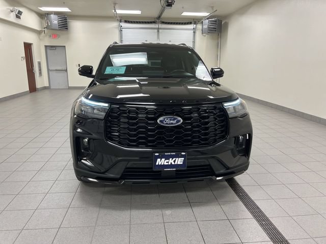 Certified 2025 Ford Explorer ST-Line AWD/4WD image 3