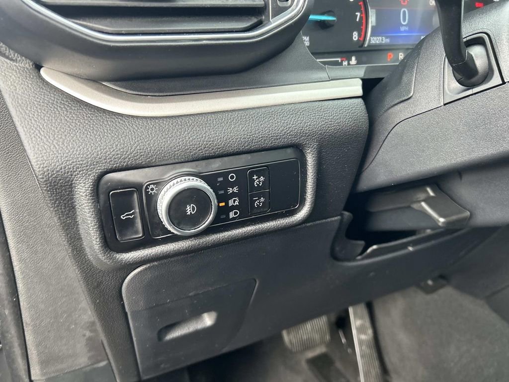 Certified 2022 Ford Explorer XLT w/ Equipment Group 202A image 21