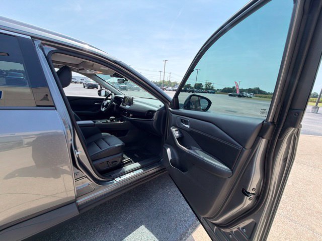 Used 2024 Nissan Rogue SL w/ SL Premium Package FWD image 22