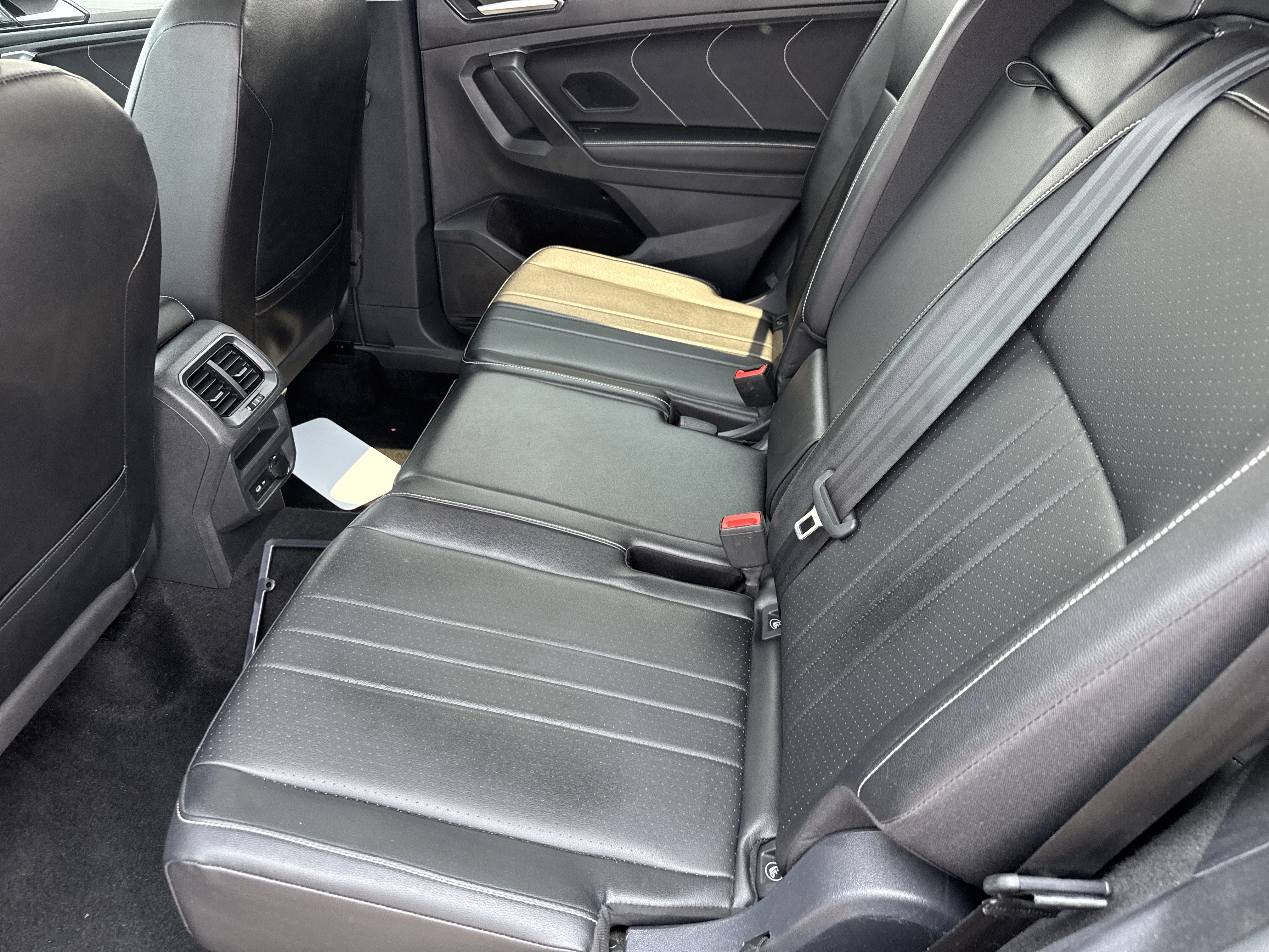 Used 2024 Volkswagen Tiguan SE FWD image 11