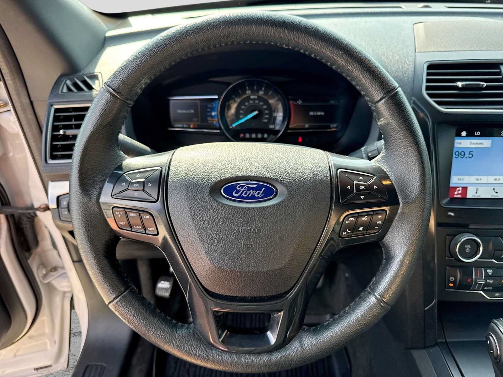 Certified 2018 Ford Explorer XLT w/ XLT Technology Feature Bundle FWD image 23