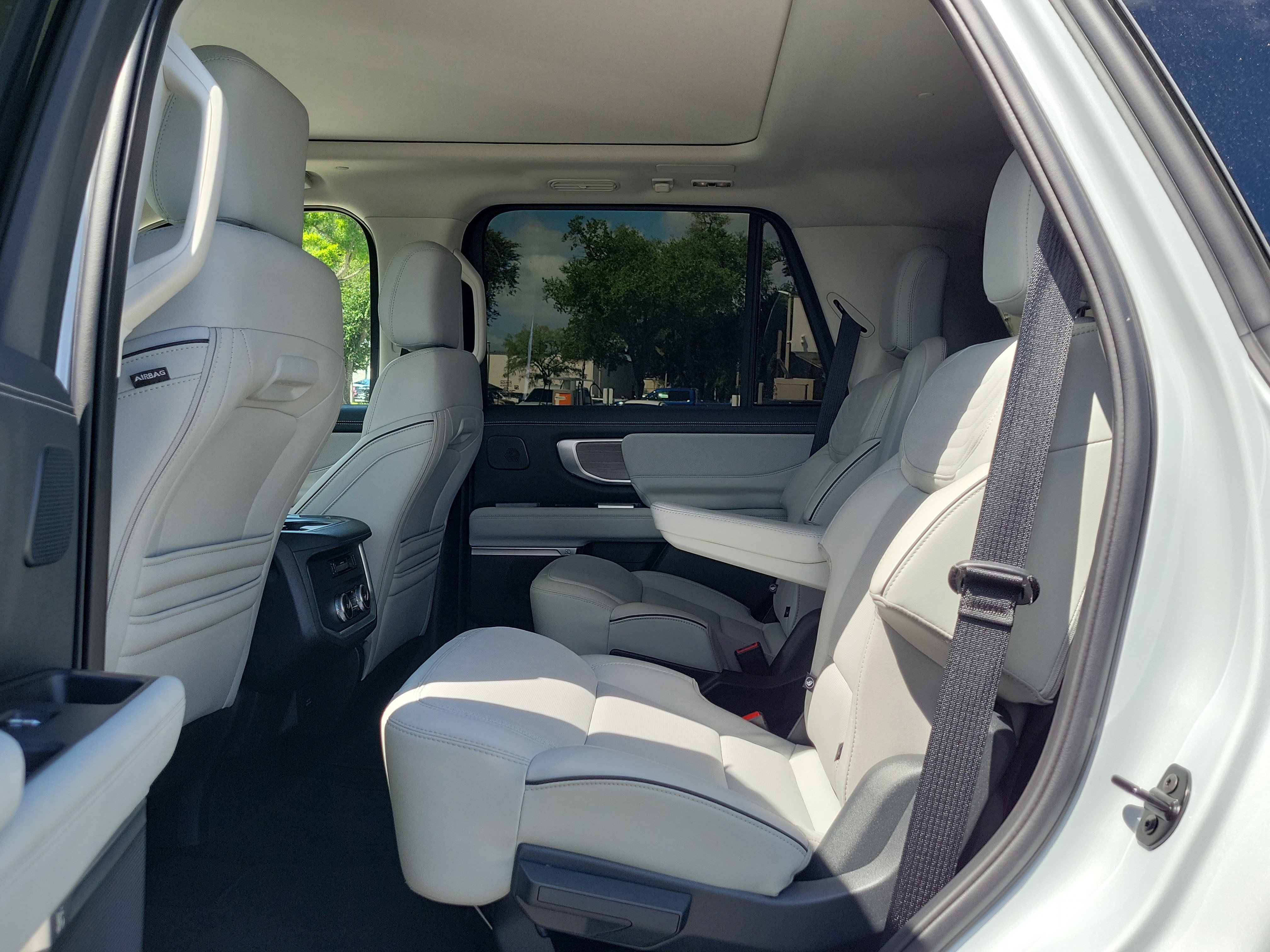 Certified 2025 Ford Expedition Platinum w/ Platinum Ultimate Package image 14