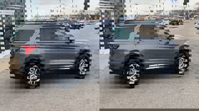 Certified 2025 Ford Explorer Active image 2
