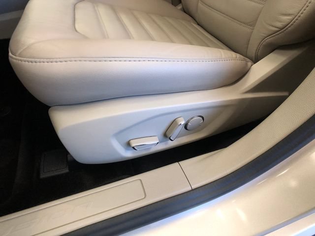 Certified 2017 Ford Fusion SE w/ Fusion SE Technology Package FWD image 11