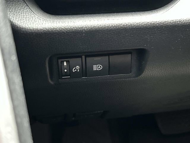 Used 2021 Toyota RAV4 XLE FWD image 31