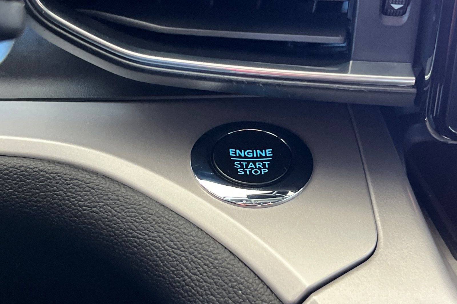 Certified 2023 Ford Explorer XLT w/ Equipment Group 202A image 25