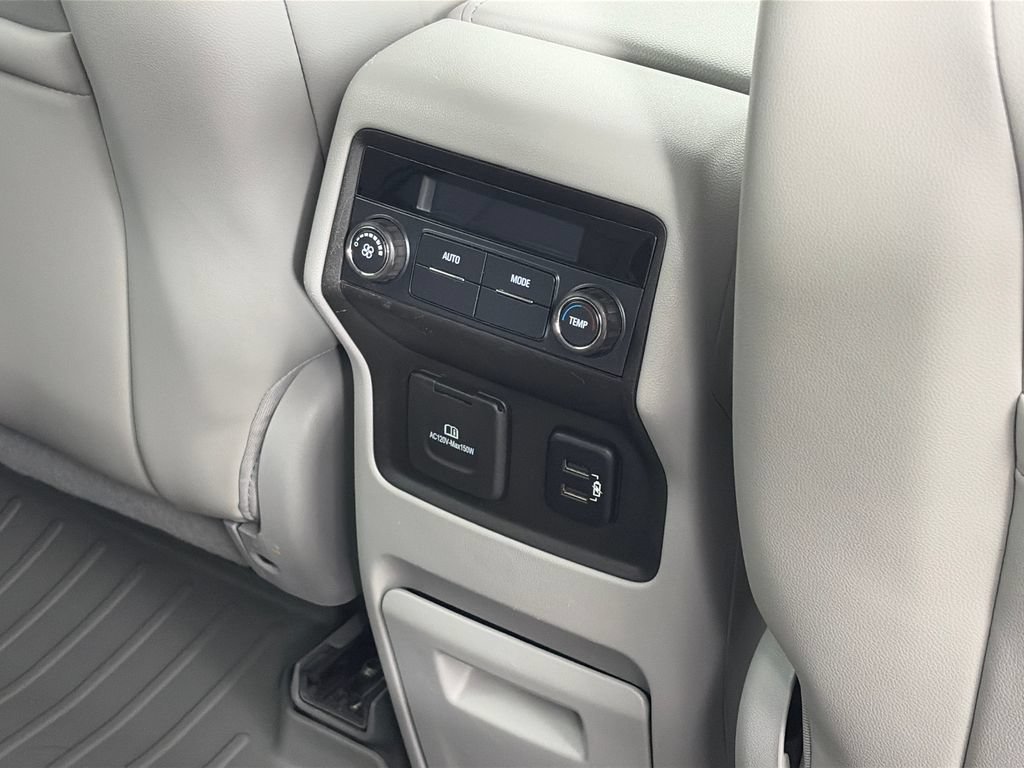 Used 2017 GMC Acadia SLT AWD/4WD image 29