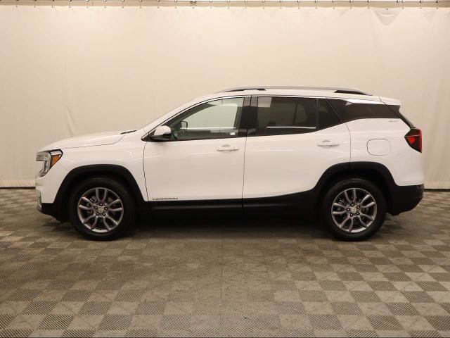 Used 2024 GMC Terrain SLT image 3