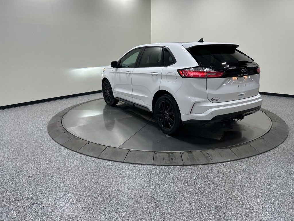 Certified 2024 Ford Edge ST-Line w/ Class II Trailer Tow Package image 9