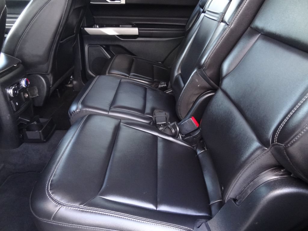 Certified 2022 Ford Explorer XLT w/ Equipment Group 202A RWD image 8