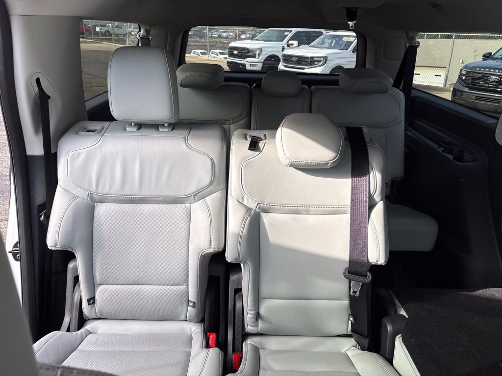Certified 2025 Ford Expedition Max Platinum AWD/4WD image 9