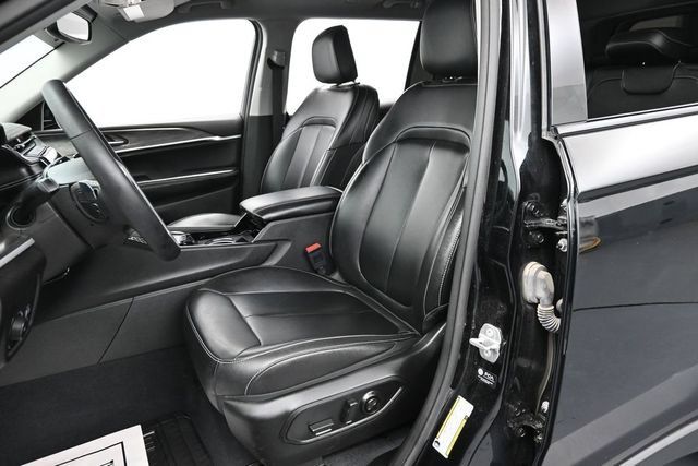 Used 2023 Jeep Grand Cherokee L Limited AWD/4WD image 11