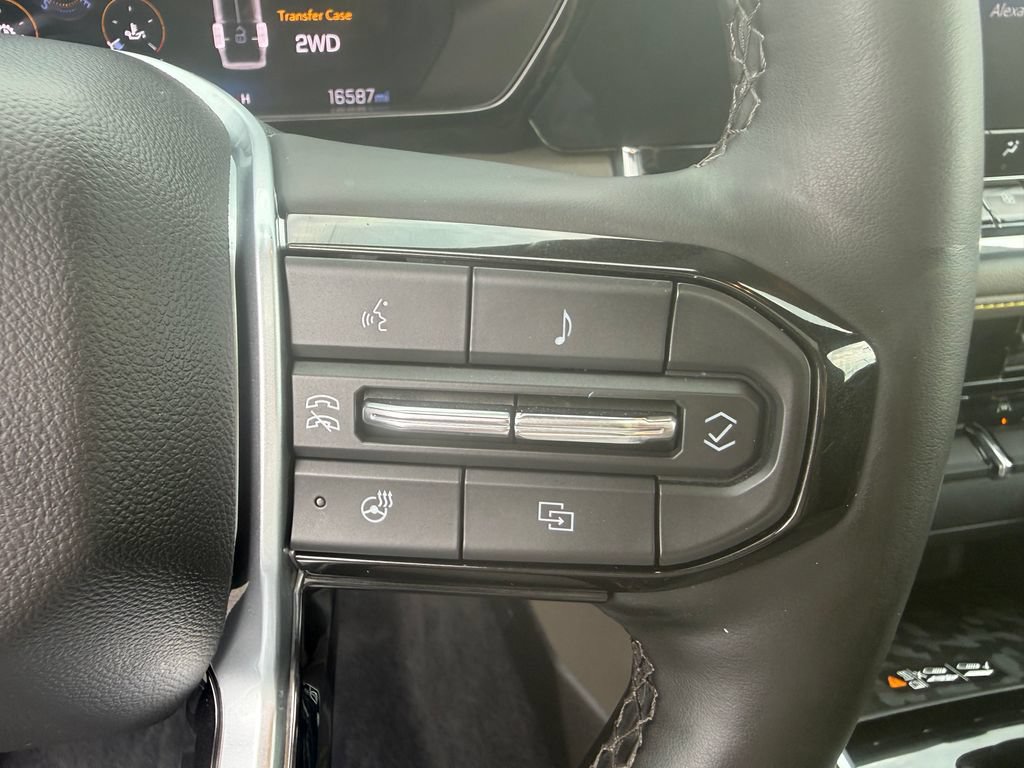 Used 2024 Chevrolet Colorado ZR2 w/ ZR2 Convenience Package III AWD/4WD image 25