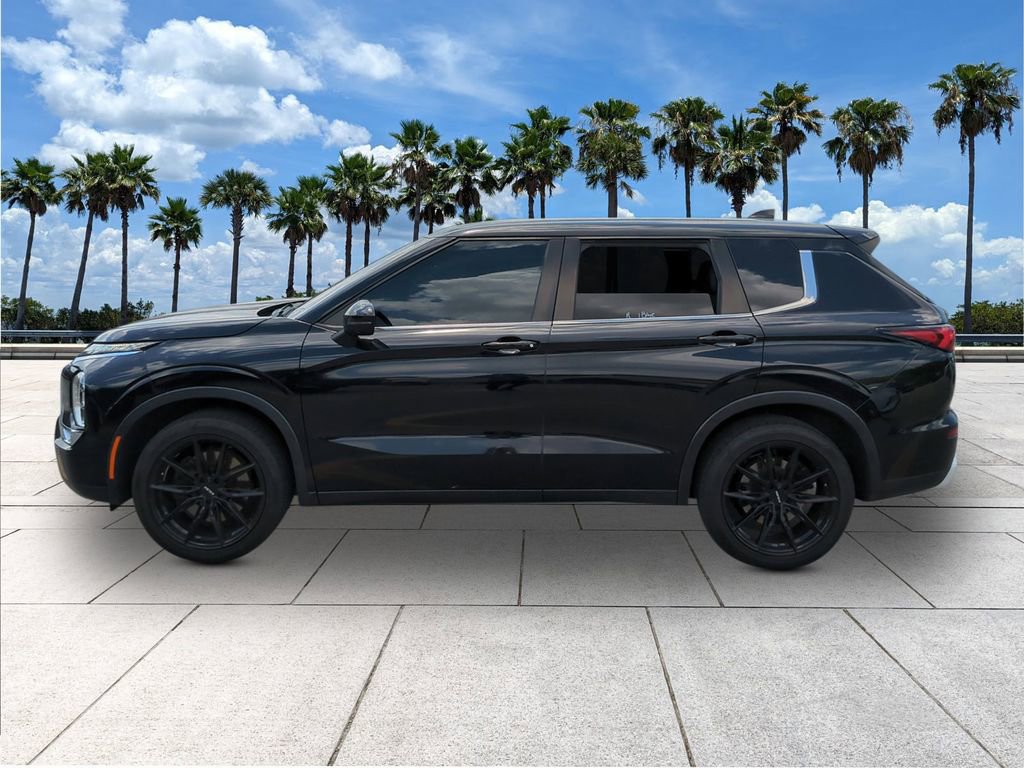Used 2022 Mitsubishi Outlander SEL Black Edition FWD image 4