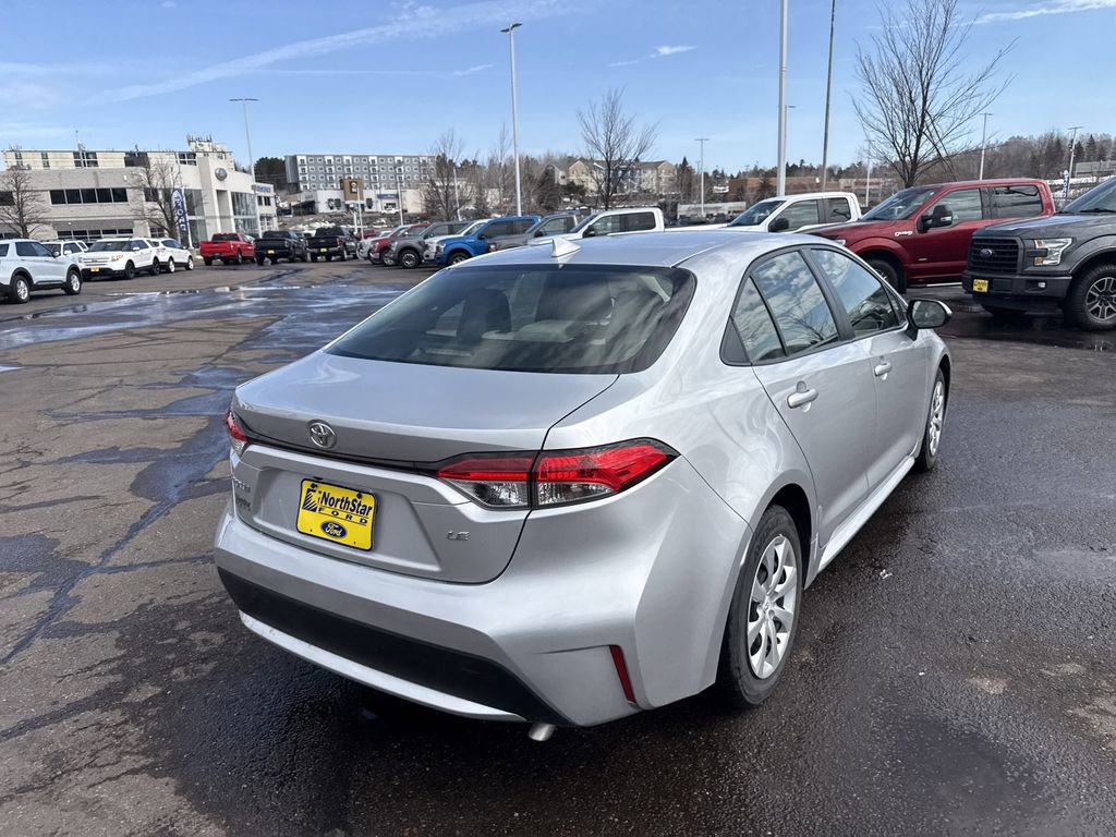 Used 2022 Toyota Corolla LE FWD image 3