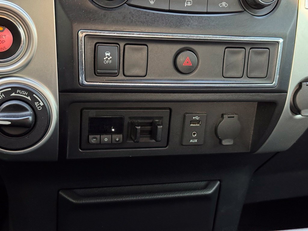 Used 2018 Nissan Titan SV AWD/4WD image 14