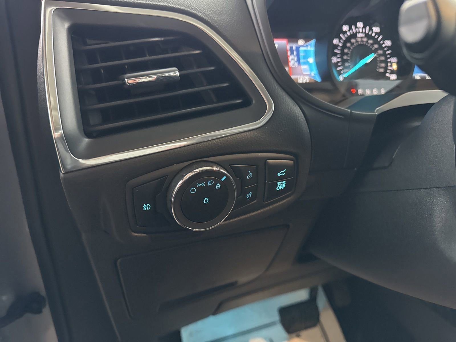 Certified 2024 Ford Edge Titanium w/ Equipment Group 301A image 29