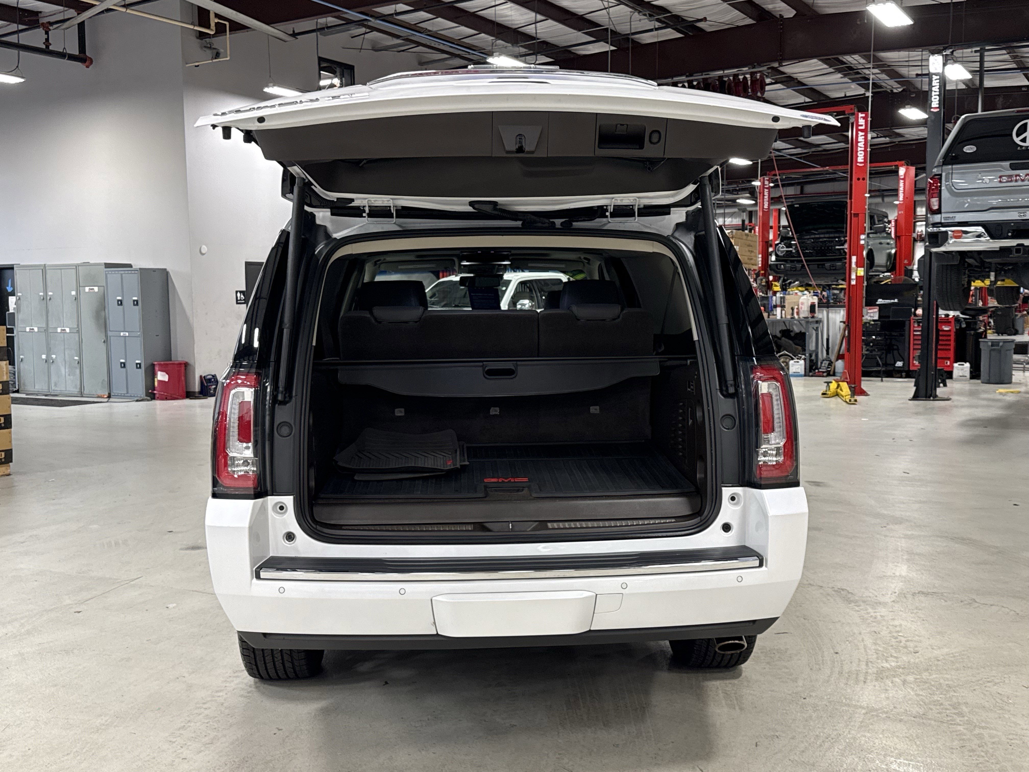 Used 2019 GMC Yukon XL Denali w/ Denali Ultimate Package image 13