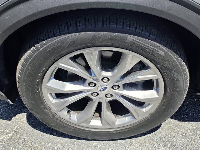 Certified 2023 Ford Explorer XLT w/ Equipment Group 202A RWD image 8