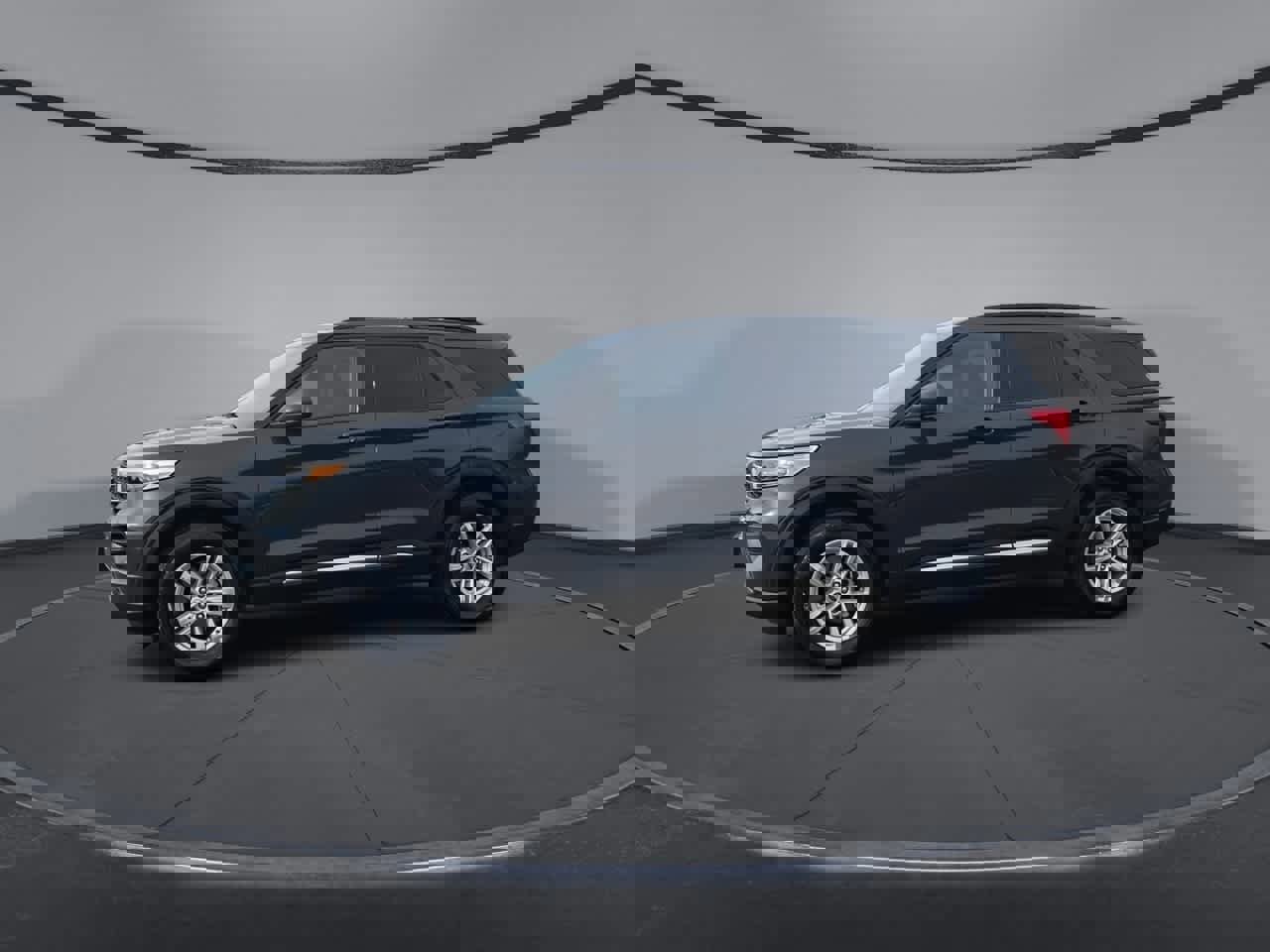 Certified 2024 Ford Explorer XLT image 3