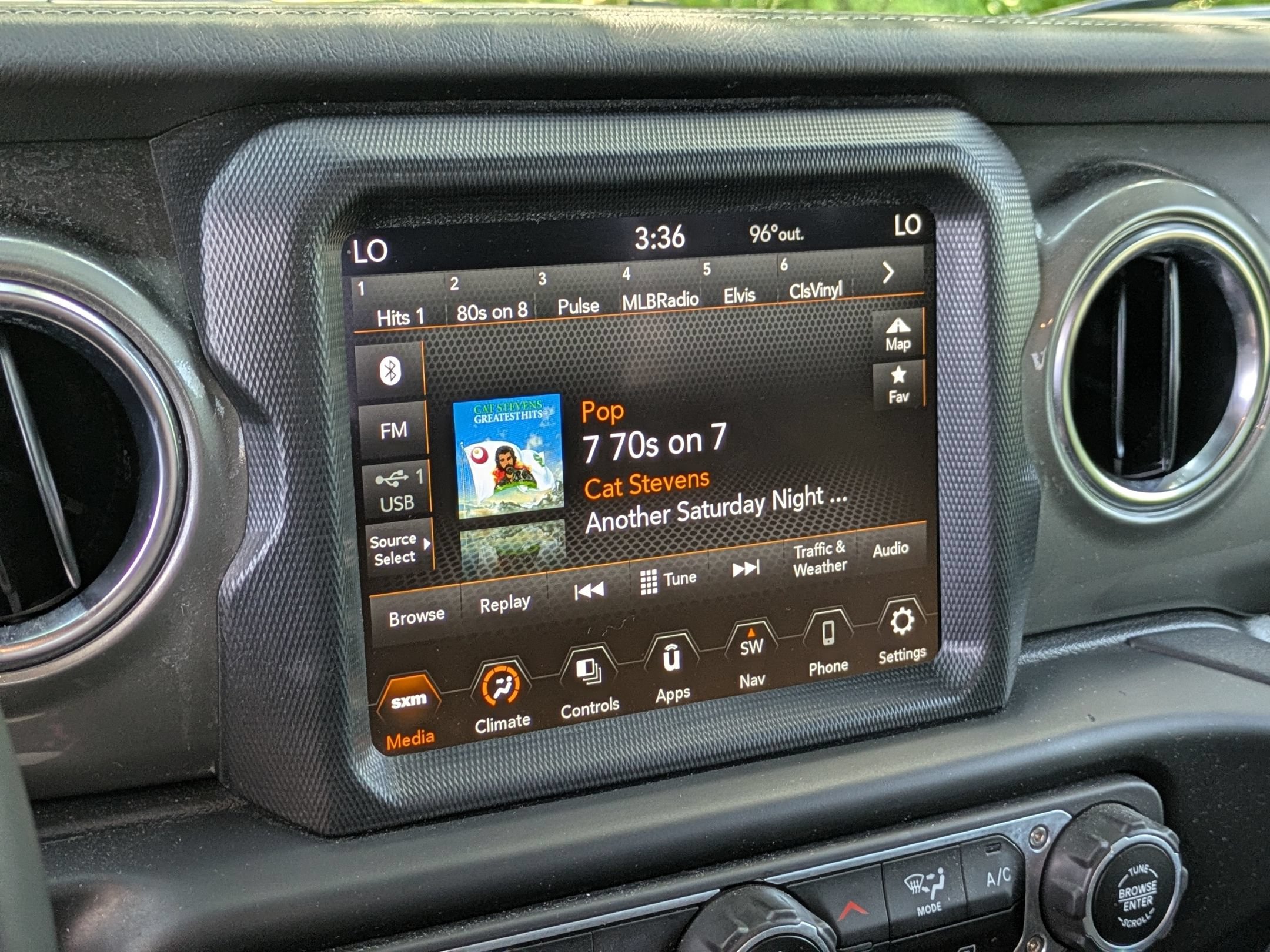 Used 2023 Jeep Gladiator Overland AWD/4WD image 16