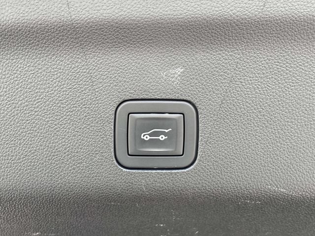 Used 2025 GMC Yukon Denali AWD/4WD image 13