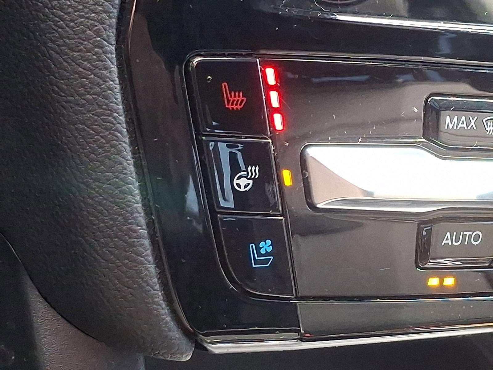 Certified 2023 Ford Explorer Limited w/ Limited Technology Package image 26