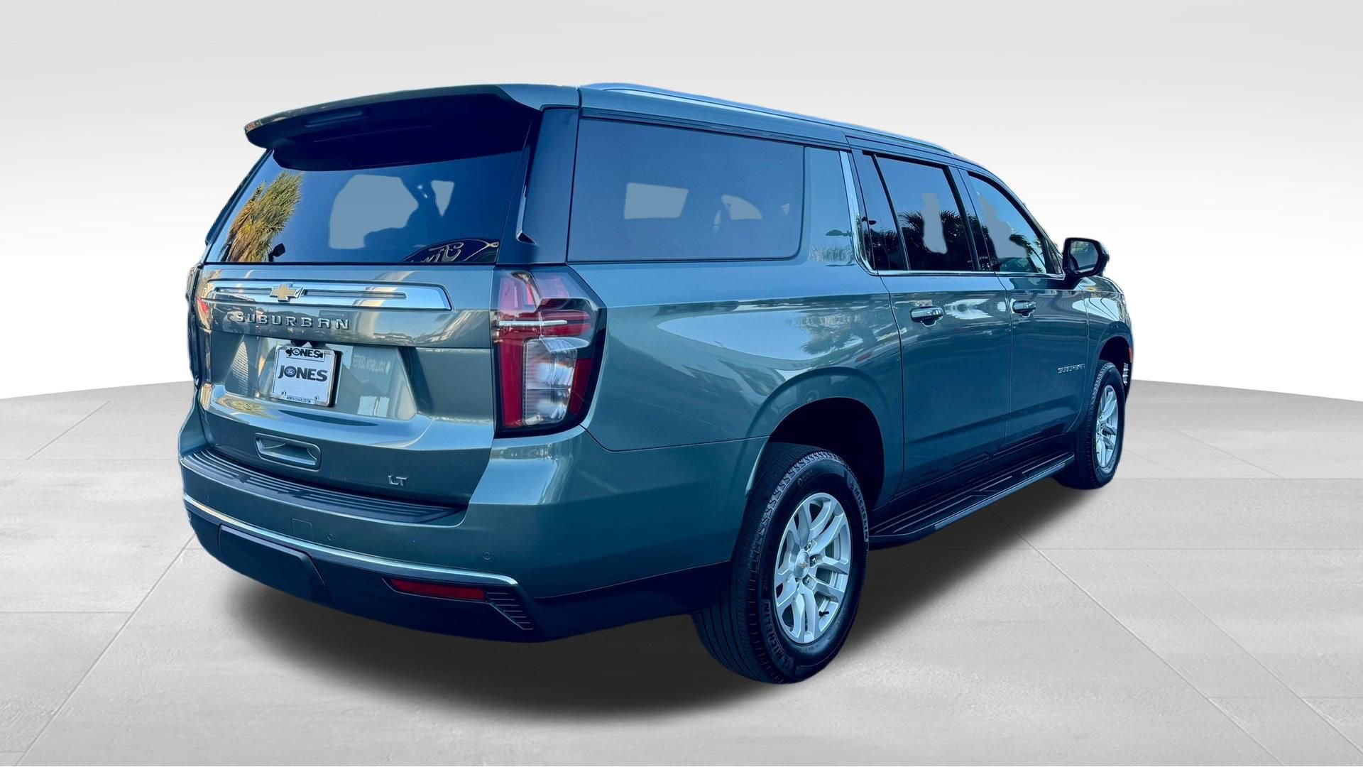 Used 2024 Chevrolet Suburban LT image 10