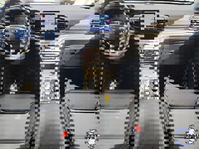 Certified 2022 Ford Explorer XLT w/ Equipment Group 202A image 8