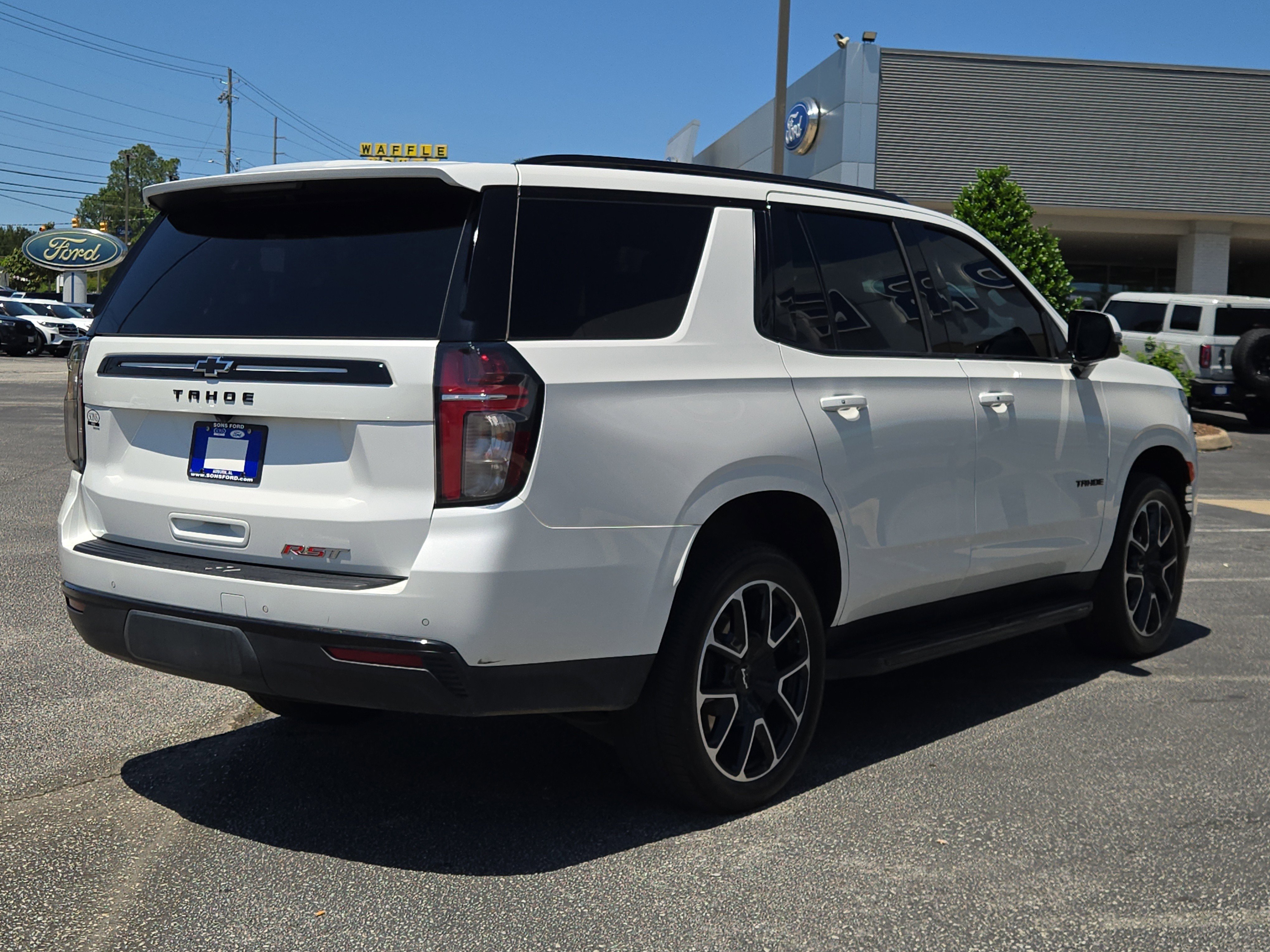 Used 2024 Chevrolet Tahoe RST w/ Luxury Package RWD image 8