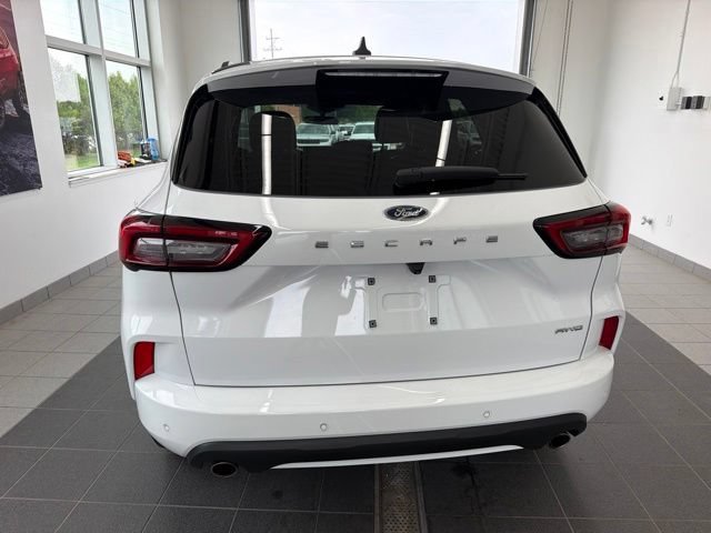 Certified 2023 Ford Escape ST-Line w/ Tech Pack #1 AWD/4WD image 4