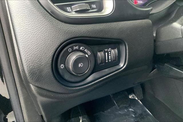 Used 2023 Jeep Renegade Latitude w/ Premium Group image 36