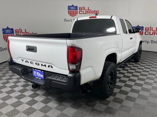 Used 2018 Toyota Tacoma SR image 3